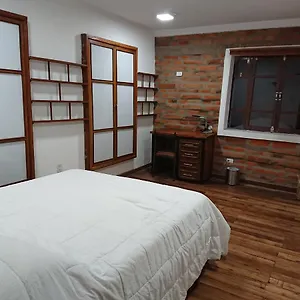 apartament-colonial-home.hotelsquito.com/